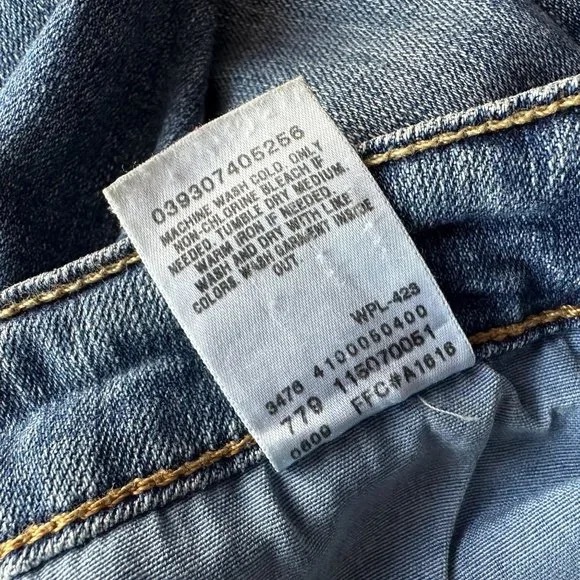 Levi’s Medium Wash Too Super Low 524 Distressed Skinny Jean, Junior 0 Short NWOT - Picture 15 of 15